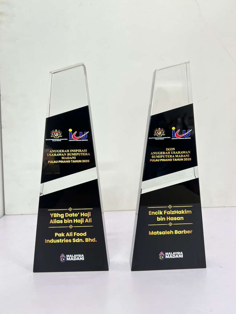 Design E Crystal Trophy