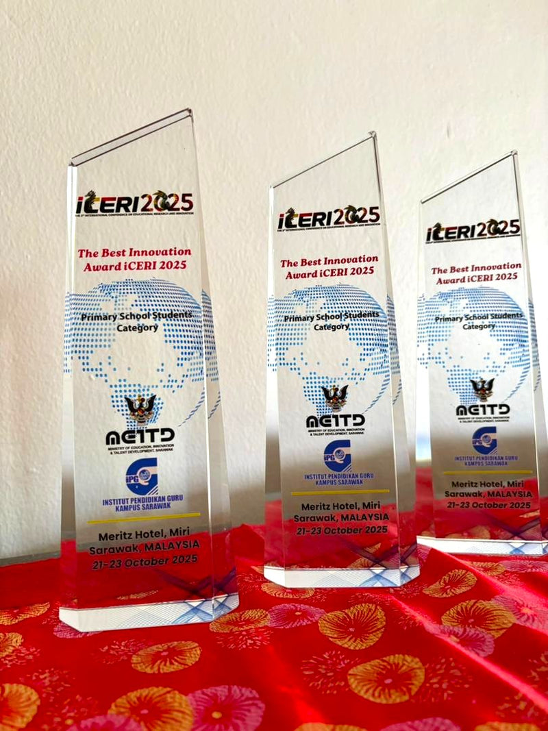 Design AD9 Crystal Trophy